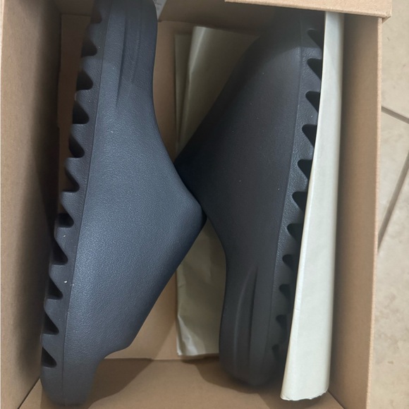 Yeezy slide Onyx New sz 13 - Picture 6 of 8